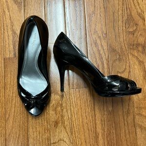 And Taylor Juliana Peep toe, platform, black patent, heels, 7